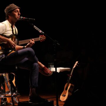 Zeca Baleiro apresenta show intimista em Salvador com quatro apresentações